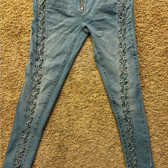 Venus brand Woman size 4 Lace up sides Zipper closure. Great condition No flaws - Picture 13 of 15